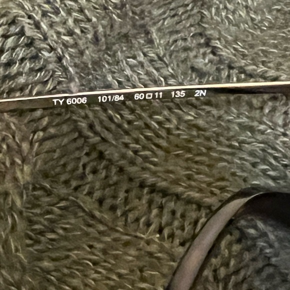 🔥 Tory Burch Aviator Gold Wire Frame Sunglasses with Orange Case Included - Picture 8 of 15